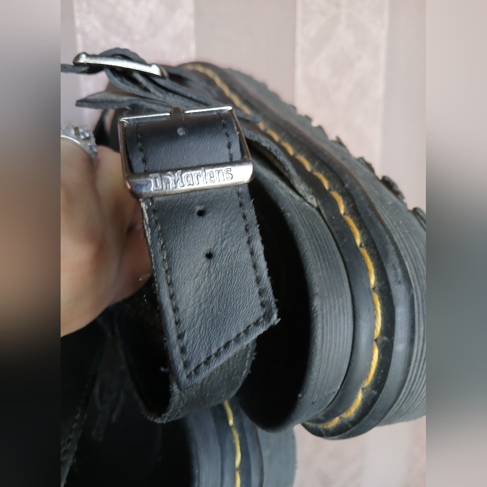 🌟 Dr. Martens Women's VOSS Leather Strap Sandals - Picture 9 of 13